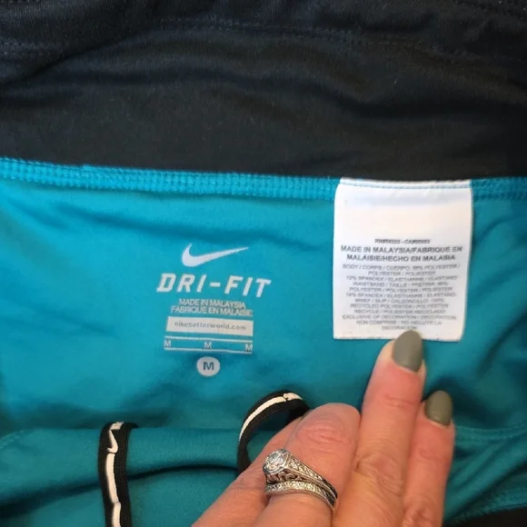 Nike Vibrant Geometric Athletic Shorts for Women Sz Medium - Picture 2 of 5